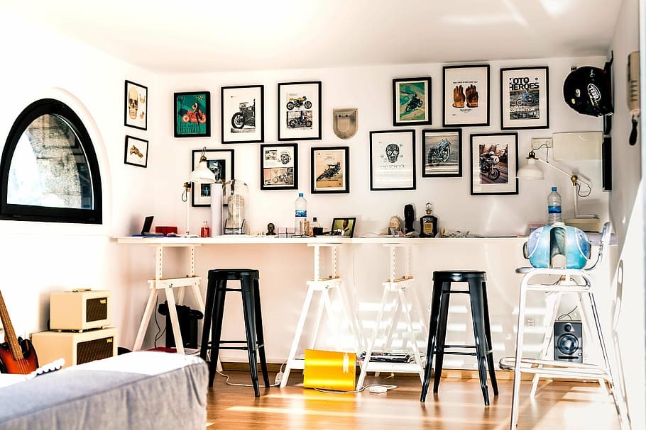 Hang pictures deals without hooks