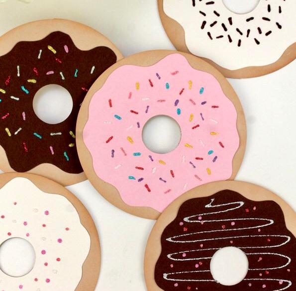 Deliciously Easy Donut Valentines Cards! 